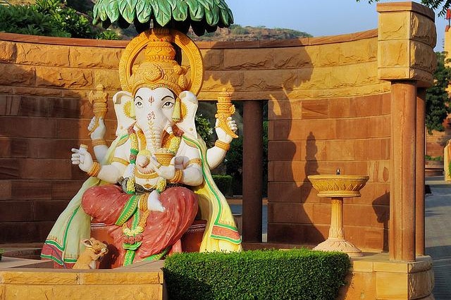 การไหว้พระพิฆเนศ ด้วยตัวเองแบบง่าย ๆ กระชับเพื่อเสริมความเป็นมงคล พระพิฆเนศ