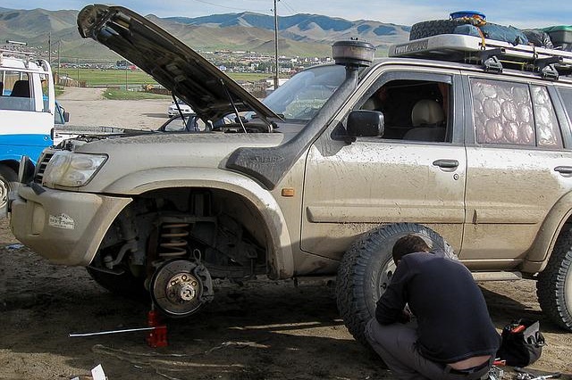 โช๊คอัพรถยนต์ คืออะไร มีกี่ประเภท สัญญาณบ่งบอกว่าโช๊คกำลังมีปัญหา โช๊คอัพรถยนต์