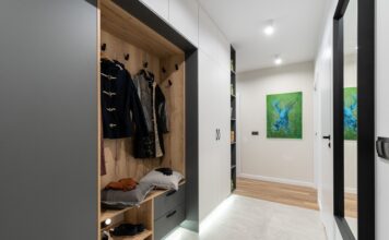 แนะวิธีดูแลตู้เสื้อผ้าให้ไร้กลิ่นอับชื้น ปลอดเชื้อรา