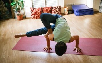 ท่าโยคะแก้ปวดคอ บ่า ไหล่ ทำไมถึงได้ผล? ท่าโยคะแก้ปวดคอ บ่า ไหล่