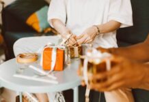 ของเหลือใช้ใกล้ตัวชิ้นไหนที่สามารถเปลี่ยนเป็นของขวัญ DIY ได้บ้าง DIY ของขวัญให้เพื่อนจากของเหลือใช้