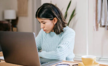 จัดการความเครียด จากการทำงานแบบ Work From Home (WFH) จัดการความเครียด จากการทำงานแบบ Work From Home (WFH)