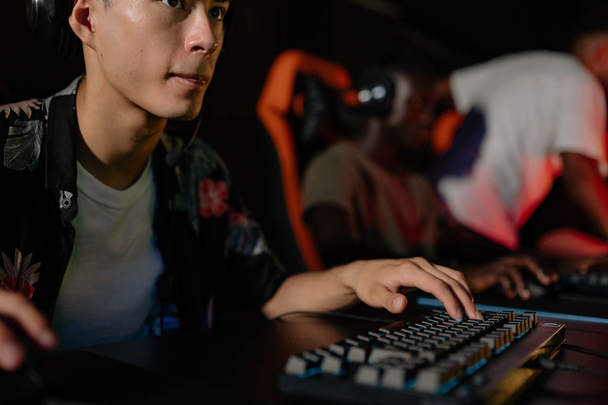 เล่นเกมมากไปจนเสียงาน? รับมือกับกับดักจิตวิทยาและสร้างสมดุลชีวิต
